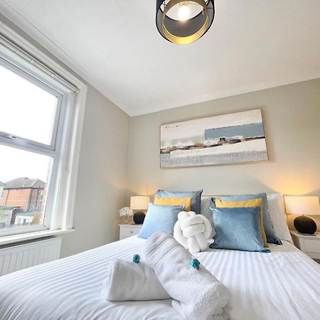 The Capstone Retreat - Beautiful Detached Family Home By Coastline Retreats, Arcade Machine, Parking, Bbq Bournemouth Kültér fotó