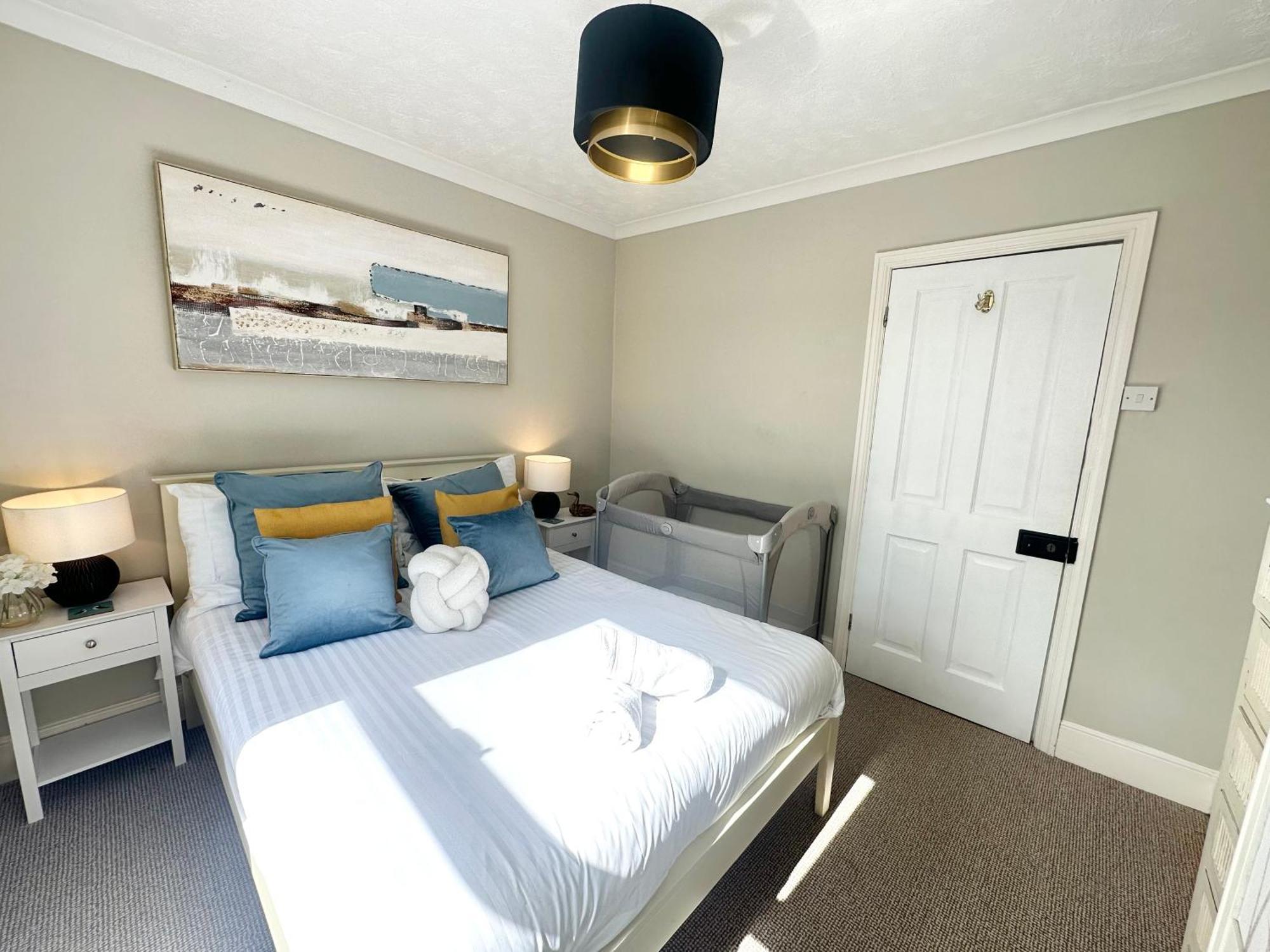The Capstone Retreat - Beautiful Detached Family Home By Coastline Retreats, Arcade Machine, Parking, Bbq Bournemouth Kültér fotó