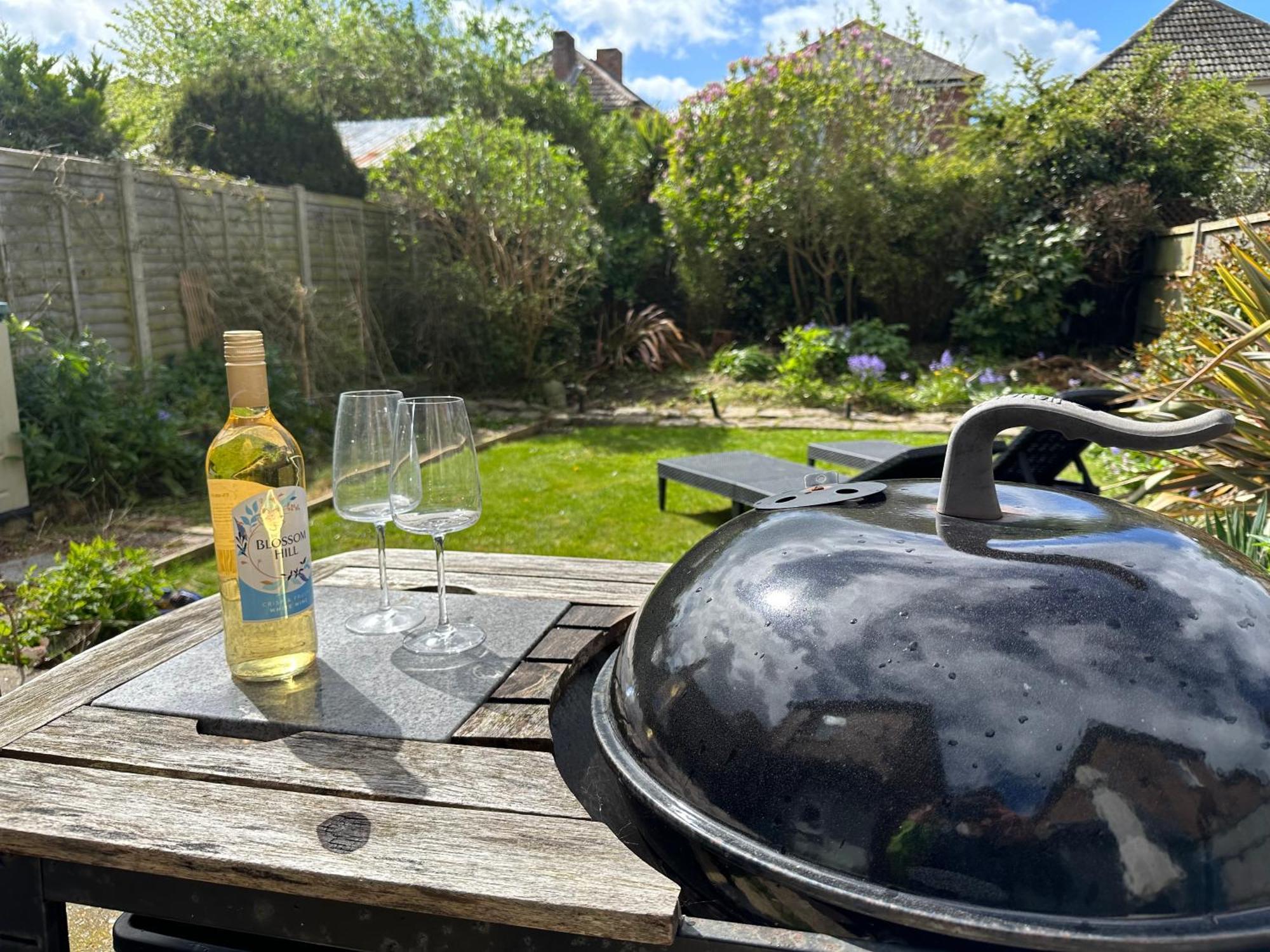 The Capstone Retreat - Beautiful Detached Family Home By Coastline Retreats, Arcade Machine, Parking, Bbq Bournemouth Kültér fotó